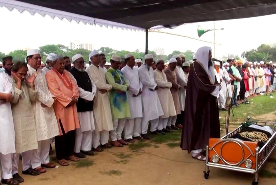 গাজীপুর সিটির সাবেক মেয়র এম এ মান্নানের দাফন সম্পন্ন