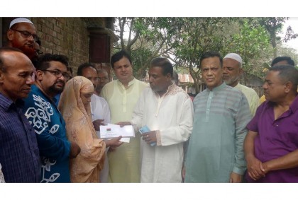 কাহালুতে নিহত ঠান্ডুর পরিবারকে 
বিএনপির ঈদ উপহার বিতরণ 