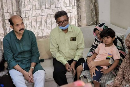 প্রয়াত ক্রিকেটার রুবেলের বাসায় গেলেন মেয়র আতিক 

