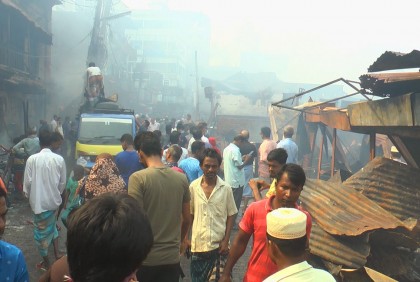 চৌমুহনীতে বার বার অগ্নিকাণ্ড, পানি সংকটই বাড়াচ্ছে ক্ষতির পরিমাণ