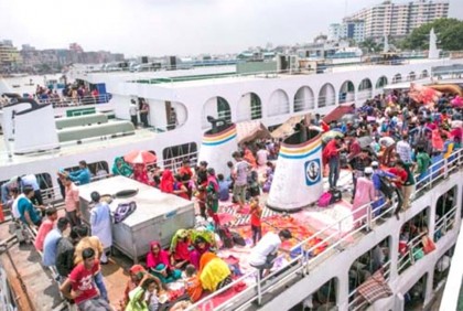 ছাদে যাত্রী বহন, সদরঘাটে ৪ লঞ্চকে জরিমানা