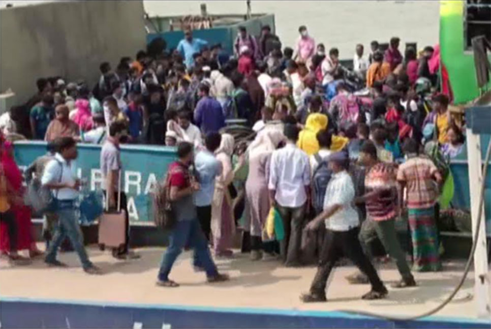 পাটুরিয়া ঘাটে ঘরমুখো মানুষের ঢল