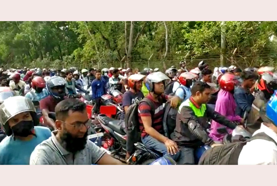 বঙ্গবন্ধু‌ সেতু‌ দিয়ে মোটরসাইকেল পারাপারের রেকর্ড