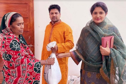 ভালুকায় হতদরিদ্রদের মাঝে ঈদ উপহার বিতরণ