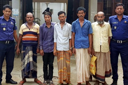 বগুড়ায় জুয়ার আসর থেকে পাঁচ জুয়াড়ি গ্রেফতার