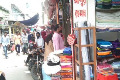 বরগুনায় জমজমাট ঈদ বাজার, নারীদের ভিড় বেশি