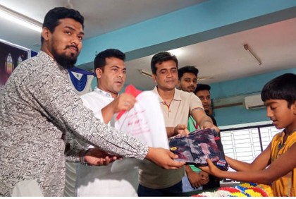 মেহেরপুরে সুবিধাবঞ্চিত শিশুদের জন্য পাঁচ টাকায় ঈদ বাজার