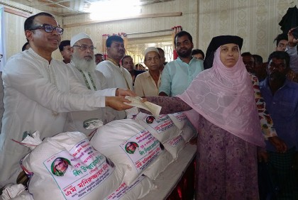 ঈদ উপহার সামগ্রী ও আর্থিক সাহায্য পেল ১৫১৮ পরিবার