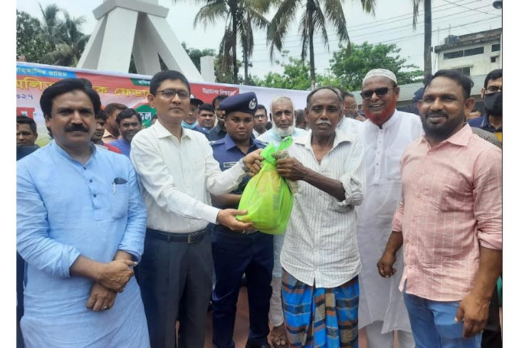 জয়পুরহাটে মে দিবসে শ্রমিকরা পেল ঈদ উপহার