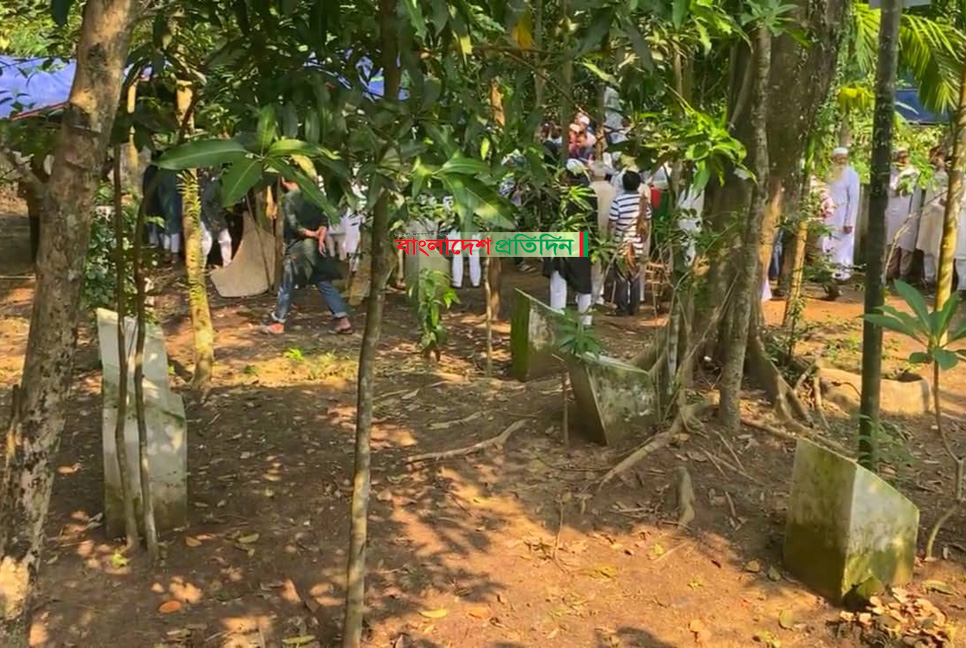 মা-বাবার কবরের পাশে চিরনিদ্রায় শায়িত আবুল মাল আবদুল মুহিত

