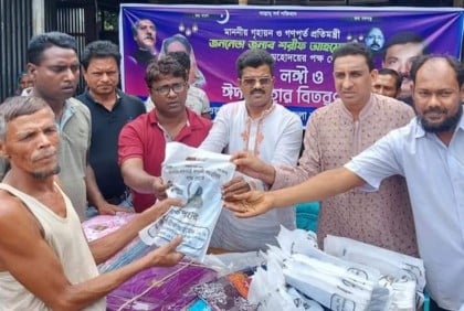ফুলপুরে দরিদ্রদের মাঝে বস্ত্র বিতরণ 