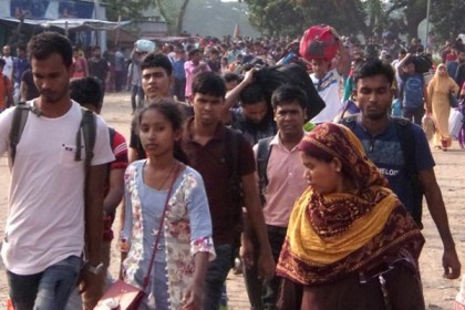 পাটুরিয়ায় যাত্রীদের উপচেপড়া ভিড়