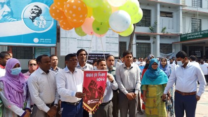 মে দিবসে চাঁপাইনবাবগঞ্জে শ্রমিকদের নিয়ে বর্ণাঢ্য র‍্যালি