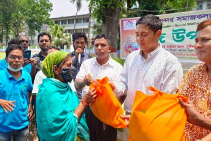 দিনাজপুরের অসহায়দের মাঝে ঈদ উপহার বিতরণ