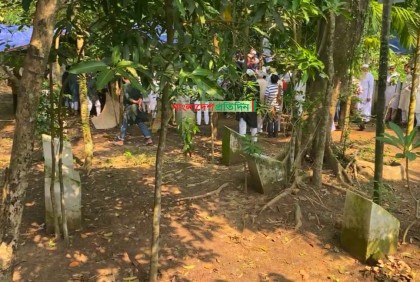 মা-বাবার কবরের পাশে চিরনিদ্রায় শায়িত আবুল মাল আবদুল মুহিত


