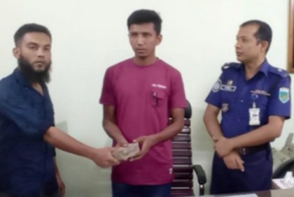 কুড়িয়ে পাওয়া ২৫ লাখ টাকা ফেরত দিলেন ট্রাকচালক