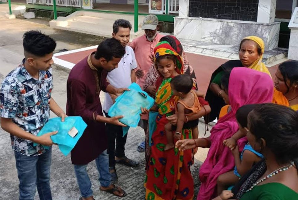 সুনামগঞ্জে বেদে পল্লীর শিশুদের মাঝে ঈদ উপহার বিতরণ 