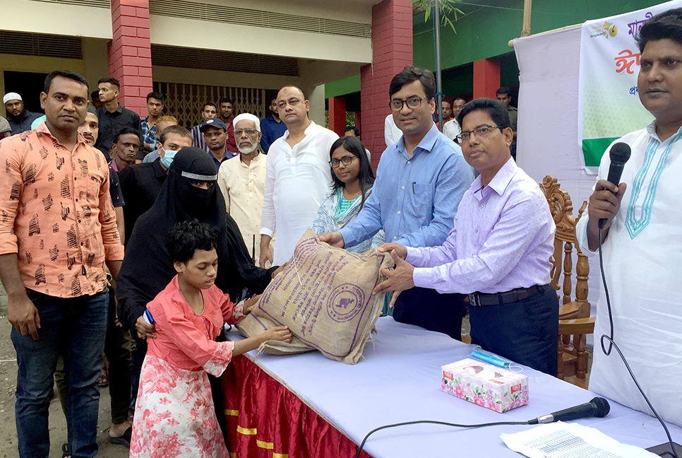 বিশ্বনাথে প্রতিবন্ধীদের মাঝে ঈদ উপহার বিতরণ