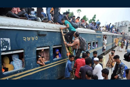 ঈদযাত্রায় ট্রেনে কোনো দাঁড়ানো লোক ছিল না, দাবি রেলমন্ত্রীর

