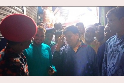 ফায়ার সার্ভিস কর্মীকে পররাষ্ট্রমন্ত্রীর স্যালুট