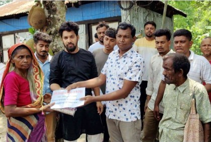 কোটালীপাড়ায় প্রধানমন্ত্রীর পক্ষ থেকে ঈদ উপহার বিতরণ