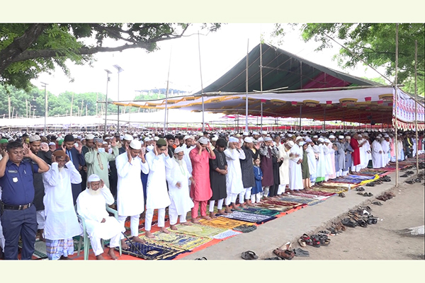 ব্রাহ্মণবাড়িয়ায় পবিত্র ঈদুল ফিতরের নামাজ অনুষ্ঠিত 