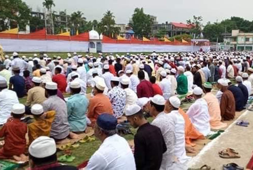 বৈরী আবহাওয়া উপেক্ষা করে নেত্রকোনায় মাঠে ঈদের জামাত 