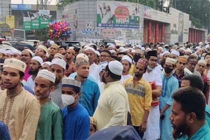 বায়তুল মোকাররমে মুসল্লিদের ঢল