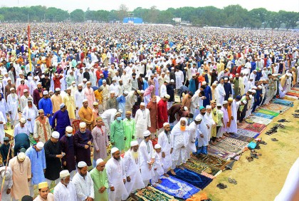 গোর-এ শহীদ মাঠে লাখো মুসল্লির ঈদের নামাজ আদায়