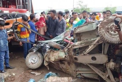 কালিয়াকৈরে সড়ক দুর্ঘটনায় নিহত  ২