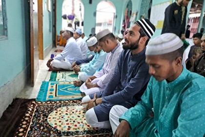 বৃষ্টির কারণে বগুড়ায় মসজিদে ঈদের জামাত