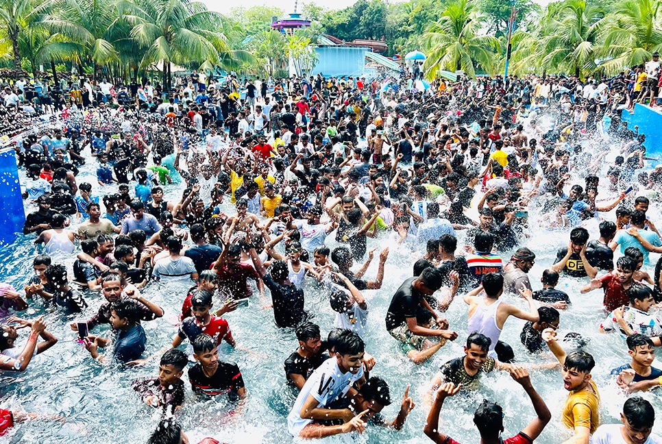 জমে উঠেছে আশুলিয়ার বিনোদন কেন্দ্রগুলো 