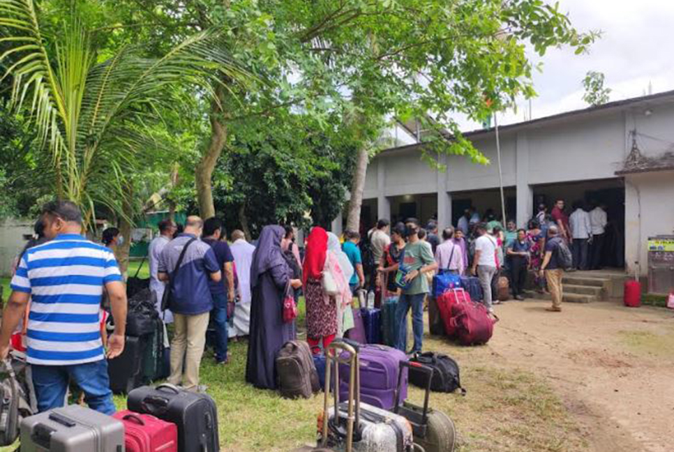 আখাউড়া দিয়ে ভারতগামীদের ঢল