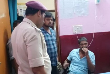 ট্রেন স্টেশনে দাঁড় করিয়ে মদ খেতে গেলেন চালক