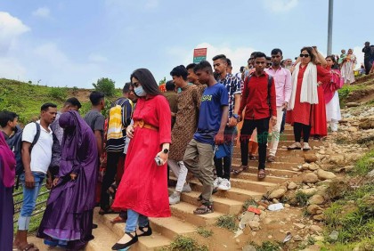 সিলেটের পর্যটনকেন্দ্রে পর্যটকদের উপচেপড়া ভিড়
