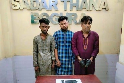 বগুড়ায় প্রবাসীকে প্রকাশ্যে কুপিয়ে হত্যা, গ্রেফতার ৫