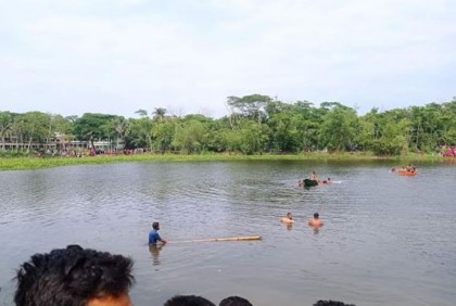 দিঘীতে সাঁতার কাটতে গিয়ে উপ-কর কমিশনারের মৃত্যু