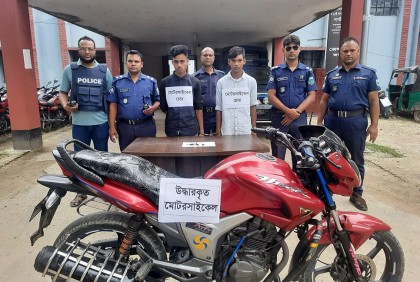 জয়পুরহাটে মোটরসাইকেল চোর চক্রের ২ সদস্য আটক