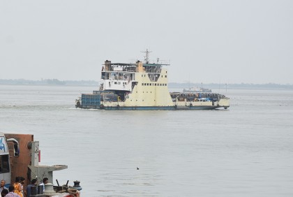 দৌলতদিয়া-পাটুরিয়া নৌরুটে চলাচল করছে ১৯ ফেরি