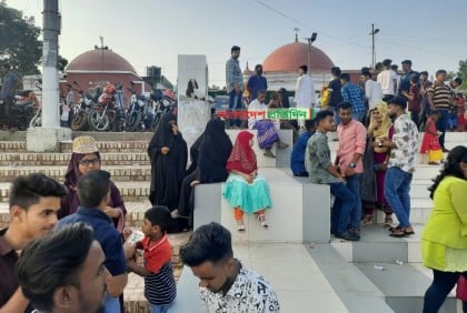 পর্যটকদের পদচারণায় মুখরিত সুন্দরবন ও ষাটগম্বুজ মসজিদ

