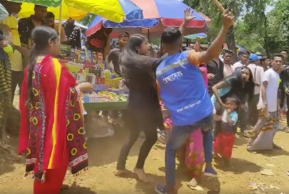 জাফলংয়ে পর্যটকদের বেধড়ক লাঠিপেটা