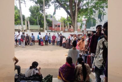 যাত্রী কোলাহলে মুখরিত বেনাপোল