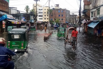 চট্টগ্রামে জলাবদ্ধতা দিয়ে প্রথম কর্মদিবস শুরু