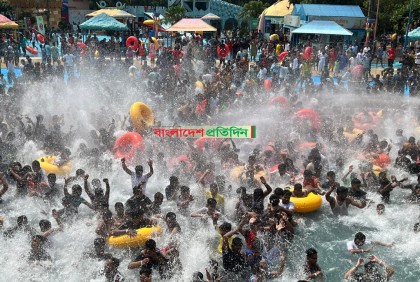 আশুলিয়ায় পার্ক-বিনোদন কেন্দ্রে ভিড়

