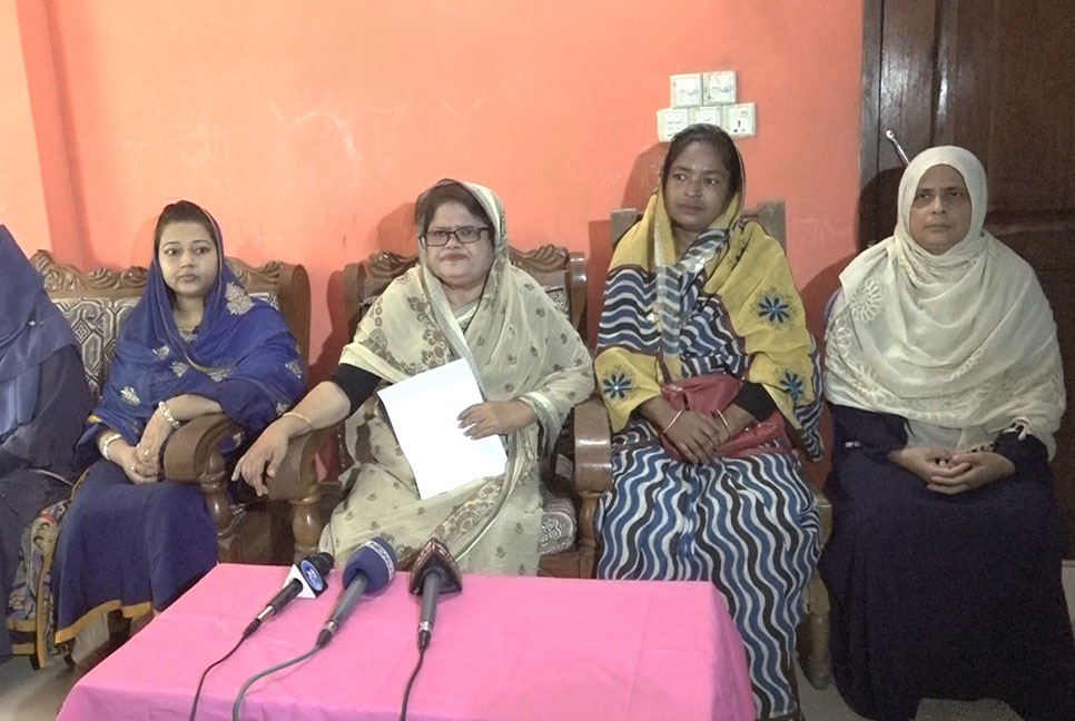 বরিশাল মহানগর মহিলা দলের নতুন কমিটি প্রত্যাখ্যান করে সংবাদ সম্মেলন