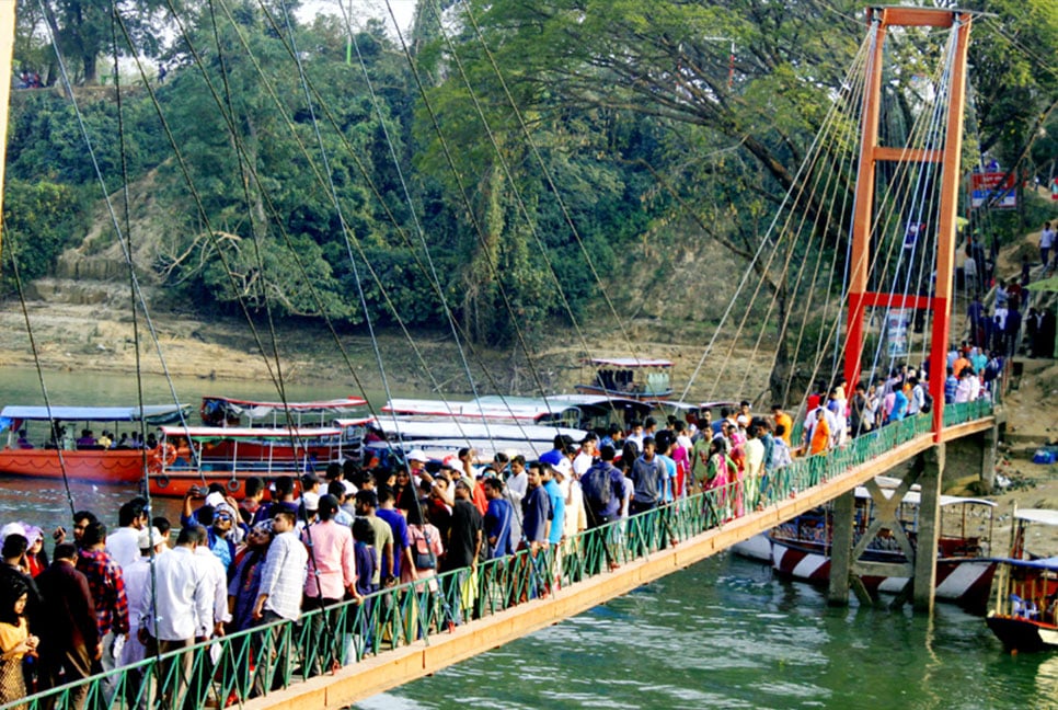 রাঙামাটিতে উৎসবের রঙ, পর্যটকদের উপচে পড়া ভিড়