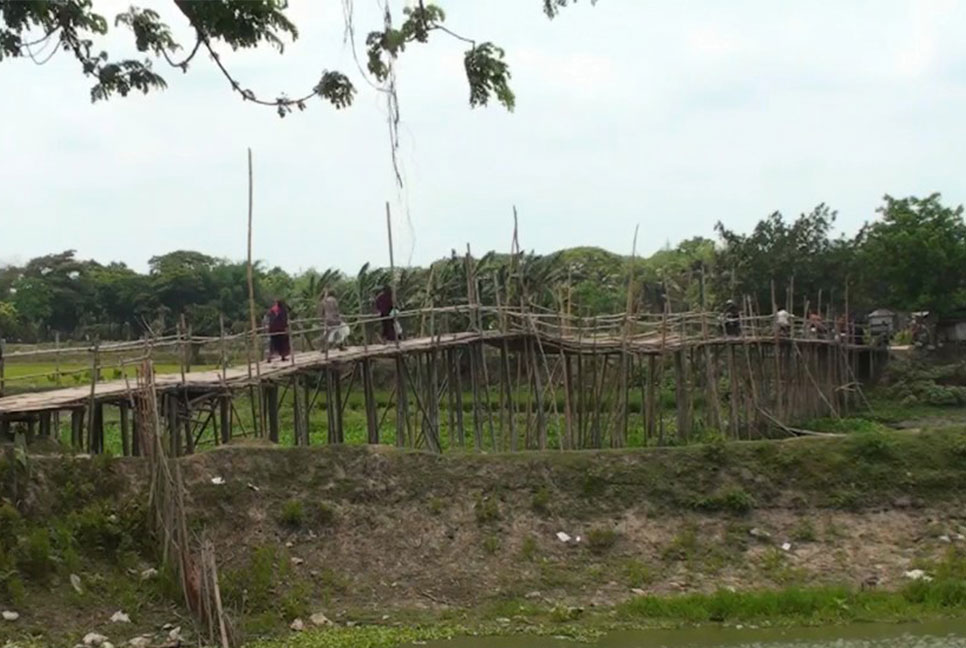 বাঁশের সেতু পাকা হবে কবে, প্রশ্নের উত্তরটা এখনও অজানা তাদের!