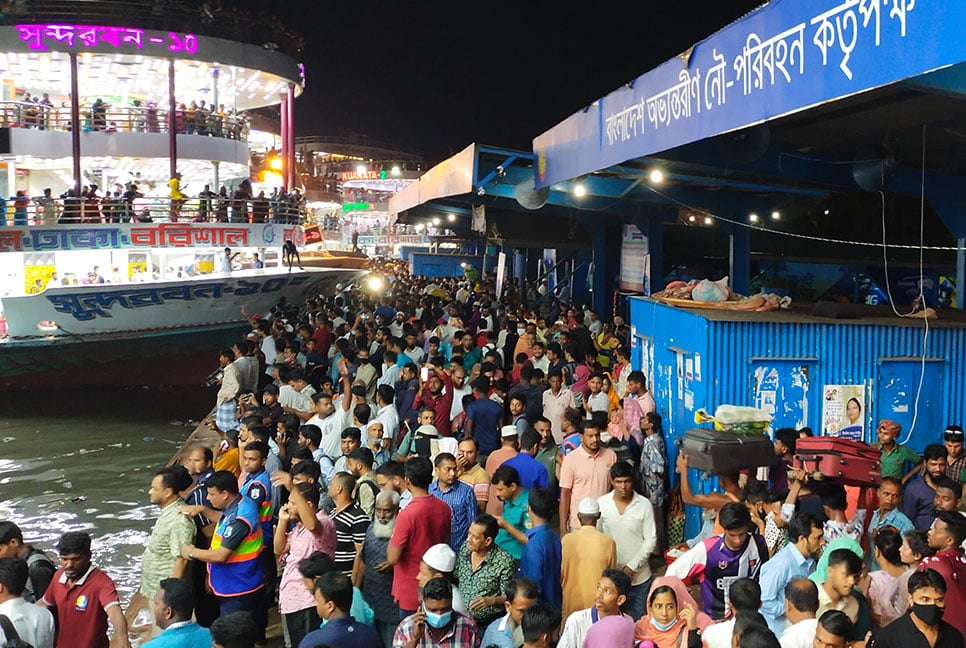 ঢাকামুখী যাত্রীদের ভিড়, নির্ধারিত সময়ের আগেই ছেড়েছে লঞ্চ