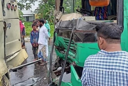 ফুলপুর সড়কে পঞ্চমুখী সংঘর্ষ, আহত ২০