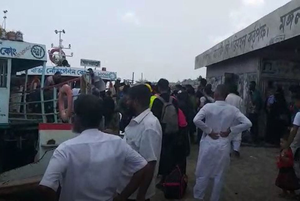 চাপ বেড়েছে মাঝিকান্দি ঘাটে, পারের অপেক্ষায় দুই শতাধিক গাড়ি